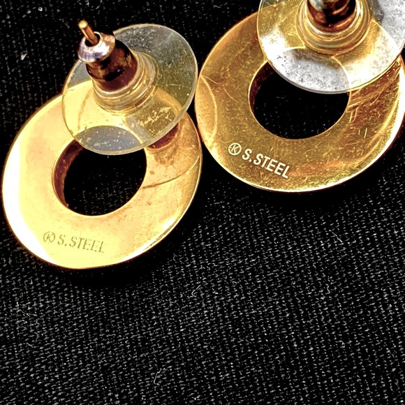 Gold tone Post with crystal , - Picture 2 of 2